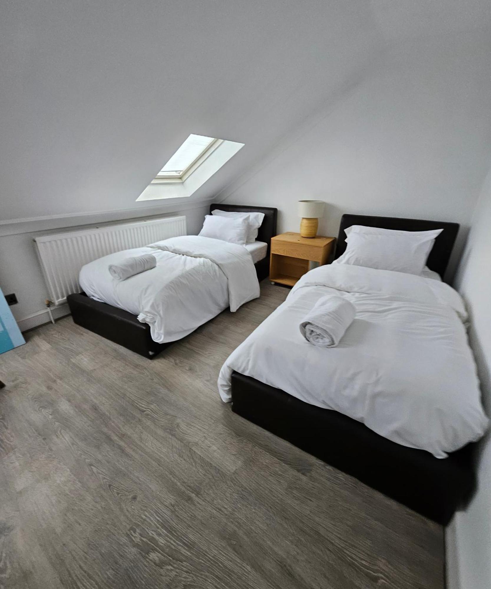 Wembley London Lovely 6 Bed House Sleeps Up To 14 外观 照片